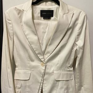 BCBG Beautiful cream skirt suit